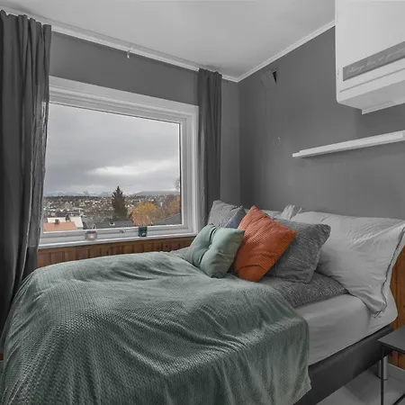 I Med En Fantastisk Utsikt Over Tromso Sentrum *